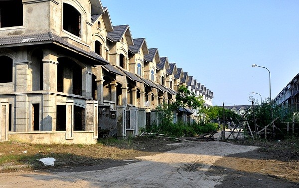 Cảnh hoang tàn quanh dự án Khu đô thị Nam An Khánh.