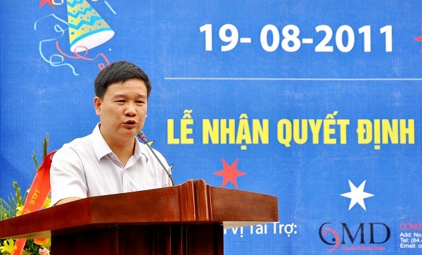 Ông Nguyễn Tiến Bình - TBT báo Giáo dục Việt Nam đọc biên bản kết hợp và công bố quyết định bổ nhiệm các thành viên ban chủ nhiệm CLB nhiếp ảnh trực thuộc báo GDVN.