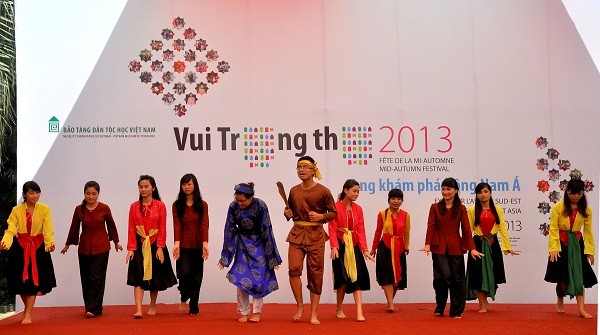 Chương trình Vui trung thu 2013 cùng khám phá Đông Nam Á diễn ra tại Bảo tàng DTHVN trong hai ngày: 14-15/9, tức 10-11/8 âm lịch (thứ bảy và chủ nhật; 8:30 – 12:00 và 14:30 –18:30).