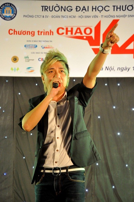 Ca sĩ Minh Vương - vị khách mời đặc biệt trong đêm gala chào k49.