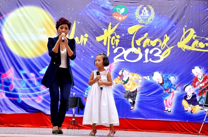 Tại chương trình, ca sĩ Thái Thùy Linh và con gái Thái An đã mang đến cho mọi người một ca khúc rất hay và ý nghĩa.