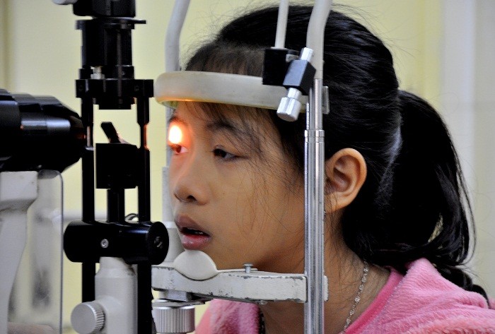 Bệnh đau mắt đỏ đang bùng phát nhiều nơi và ở nhiều đối tượng trong đó nhiều nhất là trẻ em.