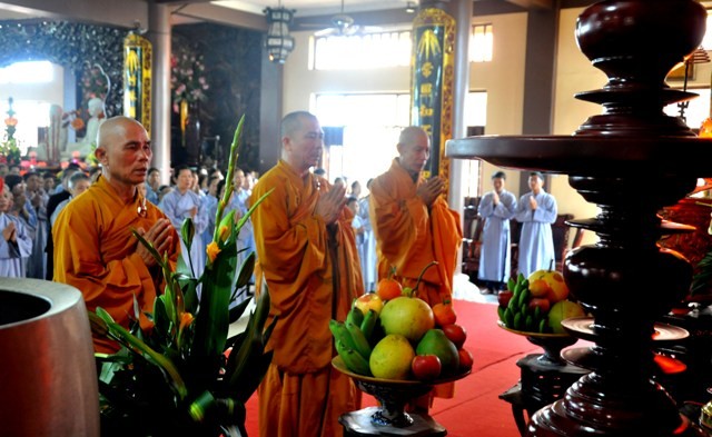 Các sư thầy trong Thiền viện Sùng Phúc làm lễ cầu siêu Đại tướng trong không khí trang nghiêm.