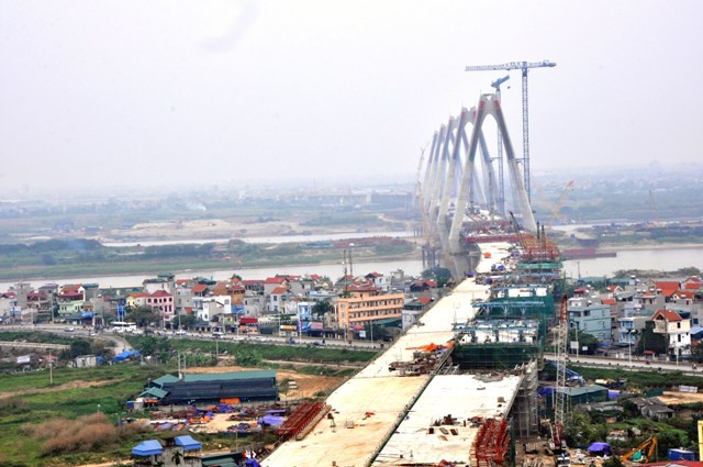 Dự án xây dựng cầu Nhật Tân và đường hai đầu cầu hoàn thành sẽ giảm tải giao thông, rút ngắn tuyến đường từ trung tâm đến Sân bay Quốc tế Nội Bài và kết nối trung tâm thành phố với các tỉnh phía Bắc. Qua đó thúc đẩy kinh tế của nhiều vùng công nghiệp khác.