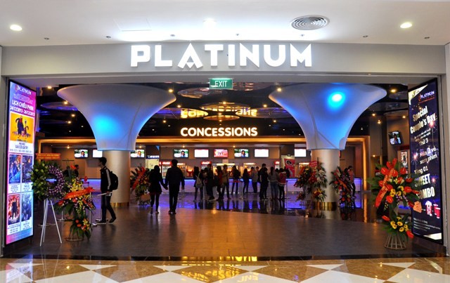 Hệ thống rạp chiếu phim Platinum Cineplex 5.400m2 với phòng chiếu phim tiêu chuẩn quốc tế thường xuyên giới thiệu những tác phẩm điện ảnh mới nhất của thế giới cũng được dự đoán sẽ trở thành “tâm điểm” hút khách cho VMM Times City sau khai trương.