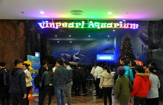 Thủy Cung Vinpearl Aquarium - thủy cung hiện đại có đường hầm đầu tiên tại Hà Nội.