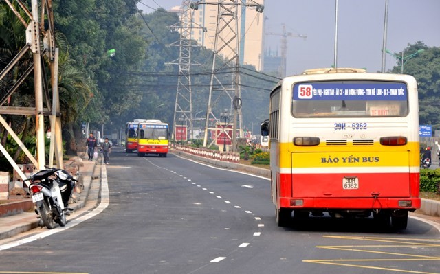 Được UBND Thành phố Hà Nội phê duyệt tại Quyết định số 3954/QĐ-UBND ngày 7.9.2001 nhưng tới đầu năm 2014 tuyến đường dành riêng cho xe buýt này mới được đưa vào sử dụng.
