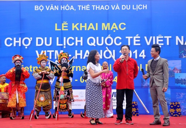 Buổi giao lưu và chia sẻ về du lịch Việt Nam của nghệ sĩ Lục Tiểu Linh Đồng.