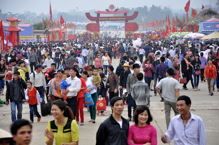 Lễ hội Đền Hùng – Giỗ Tổ Hùng Vương 2014 được tổ chức trong năm ngày, từ ngày 5 đến 9/4 (tức từ ngày 6 đến 10/3 âm lịch), thu hút hàng triệu người dân và khách du lịch.