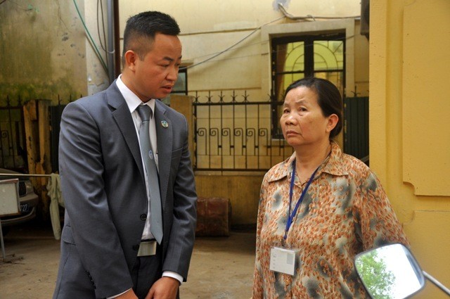 Mẹ đẻ Khánh tới tham dự phiên tòa xét xử con trai mình