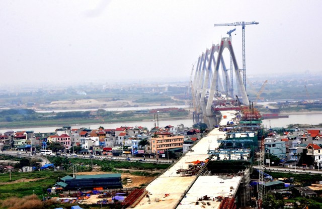 Sáng nay, việc hợp long cây cầu Nhật Tân đã diễn ra thành công dưới chứng kiến của lãnh đạo TP Hà Nội, Bộ GTVT và Sứ quán Nhật bản.