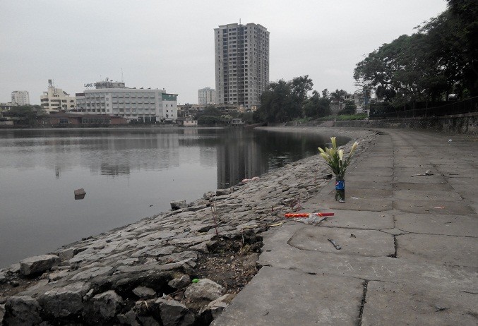 Khu vực phát hiện ra xác nạn nhân đang trôi nổi trên hồ Giảng Võ