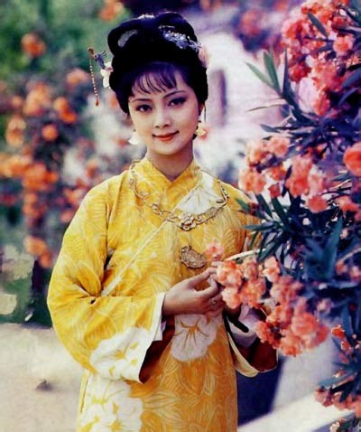 Trương Lợi trong tạo hình nhân vật Tiết Bảo Thoa trong Hồng Lâu Mộng phiên bản năm 1987
