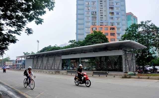 Dự án Phát triển giao thông đô thị Hà Nội do Ngân hàng Thế giới tài trợ. Tổng mức đầu tư cho dự án khoảng 495 triệu USD, trong đó hợp chuỗi nhà chờ của tuyến xe buýt nhanh phần khoảng 55 triệu USD.