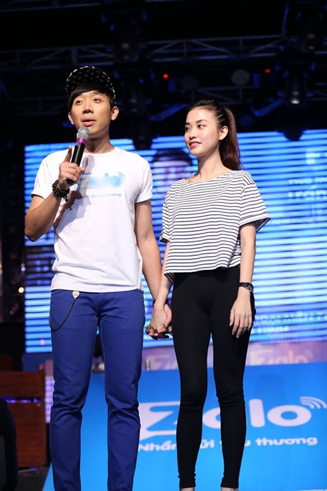 Mc Trấn Thành cũng đã đưa Mai Hồ lên sân khấu giới thiệu trong buổi họp fan