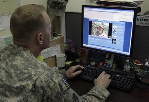 Facebook ngày càng phổ biến trong quân đội