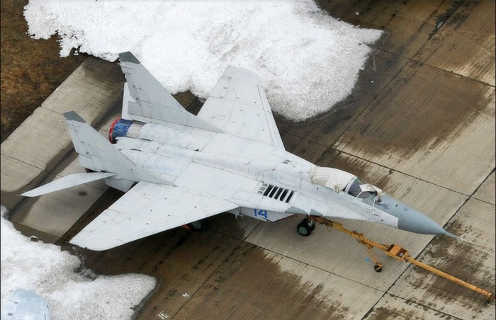 Cô đơn xuất hiện một chiếc MiG-29.