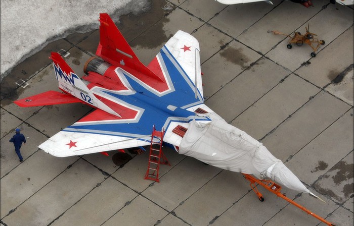 Cận cảnh một chiếc MiG-29 của phi đội nhào lộn.