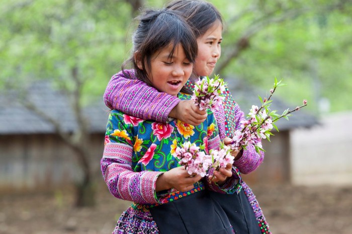 Những trẻ em người Mông trông thật hồn nhiên và vui tươi