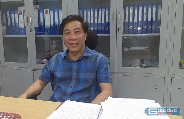Ông Trịnh Ngọc Hải (Phó Giám đốc Bệnh viện Nhi Trung ương) trả lời phóng viên (Ảnh: Trinh Phúc).