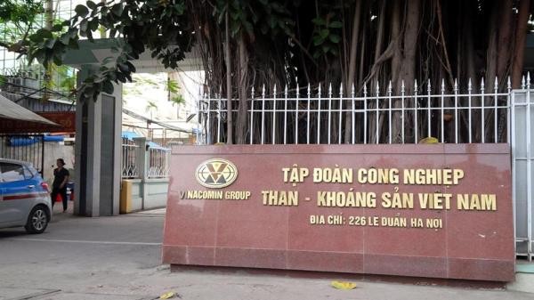 Tập đoàn Than khoáng sản Việt Nam đang tìm cách khất trả lời câu hỏi của phóng viên (ảnh Trinh Phúc).