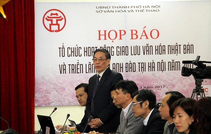 Ông Lê Vinh- Phó Tổng Giám đốc Công ty Cổ phần Tiến bộ Quốc tế trả lời họp báo.