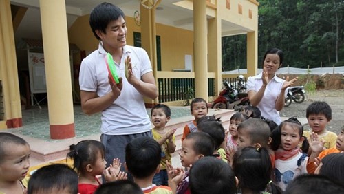 Giờ đây, nhiều giáo viên răm rắp tuân lệnh cấp trên vì họ sợ bị mất việc! (ảnh minh họa từ nguồn Vietnamnet.vn).
