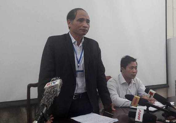 Phó chủ tịch tỉnh Bắc Ninh Nguyễn Hữu Thành trả lời báo chí (ảnh Trinh Phúc).