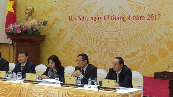 Phó Tổng Thanh tra Chính phủ, ông Ngô Văn Khánh (người thứ 2 bên phải sang tại buổi họp báo- ảnh Bạch Đằng).