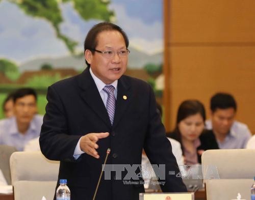 Bộ trưởng Trương Minh Tuấn trả lời chất vấn vào chiều ngày 18/4 (ảnh nguồn TTXVN).