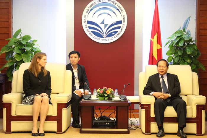 Bộ trưởng Trương Minh Tuấn tiếp và làm việc với Đoàn đại biểu cấp cao Facebook (ảnh nguồn - mic.gov.vn - Cổng thông tin điện tử Bộ Thông tin và Truyền thông).