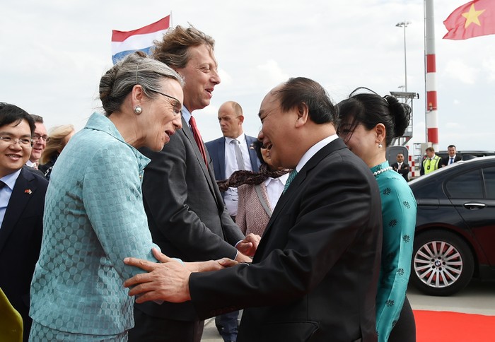 Lễ tiễn Thủ tướng Nguyễn Xuân Phúc và Phu nhân tại sân bay Schiphol Amsterdam. Ảnh: VGP/Quang Hiếu