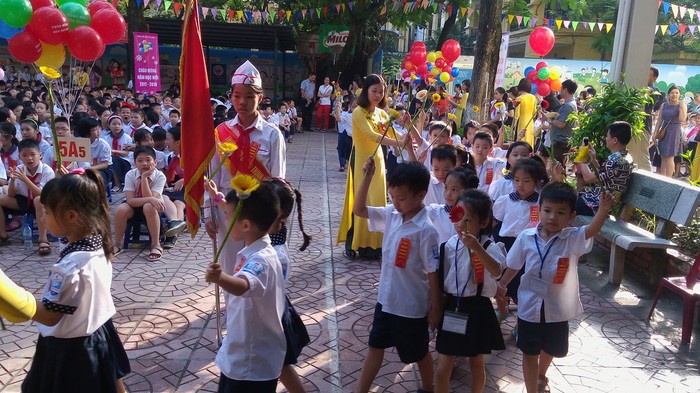 Thầy trò trường Tiểu học Thịnh Quang đón năm học mới (ảnh: Trinh Phúc).
