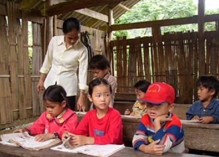 Nhiều giáo viên hiện nay có thu nhập thấp không đủ để duy trì cuộc sống (ảnh Baotintuc.vn).