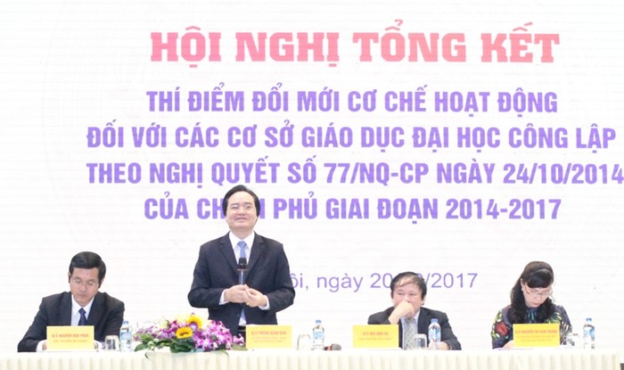Bộ trưởng Phùng Xuân Nhạ điều hành hội nghị (ảnh Trinh Phúc).