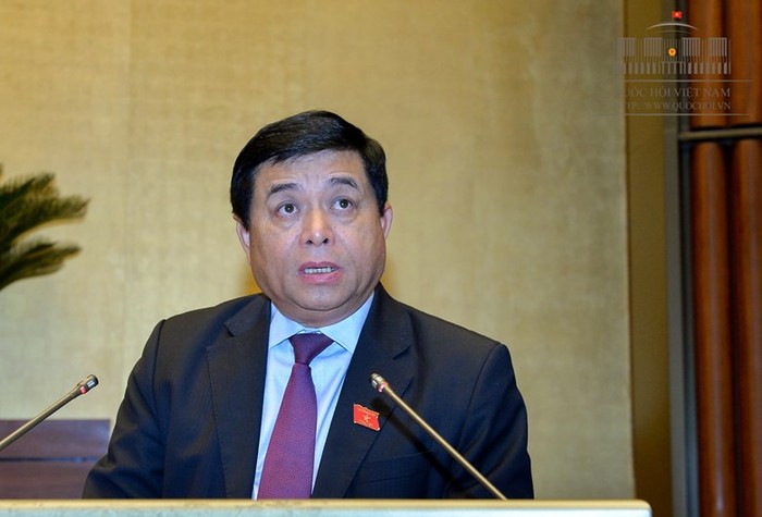 Bộ trưởng Bộ Kế hoạch và Đầu tư Nguyễn Chí Dũng trình dự án Luật Đơn vị hành chính-kinh tế đặc biệt được hy vọng là giải pháp đột phá thúc đẩy tăng trưởng kinh tế (ảnh quochoi.vn).