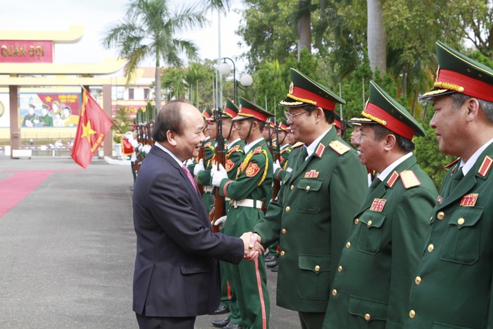 Theo Thủ tướng, cán bộ chiến sĩ lực lượng vũ trang Quân khu 5 đã làm tốt nhiệm vụ Quốc phòng (Ảnh: VGP/Thế Phong).