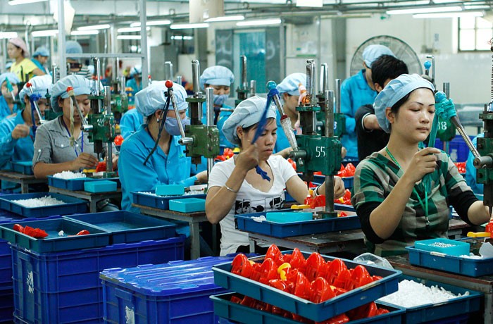 Doanh nghiệp vừa trong lĩnh vực công nghiệp doanh thu của năm không quá 200 tỷ (ảnh chinhphu.vn).