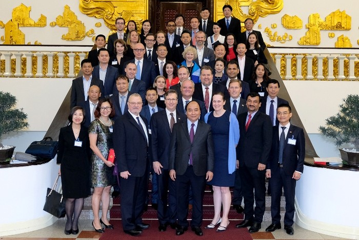 Thủ tướng Nguyễn Xuân Phúc chụp ảnh cùng với các đại biểu (ảnh chinhphu.vn).