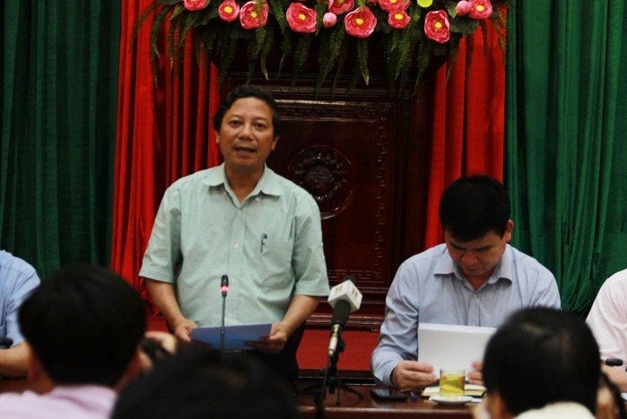 Ông Hoàng Đức Hạnh, Phó Giám đốc Sở Y tế Hà Nội trao đổi với báo chí (ảnh Như Hải).