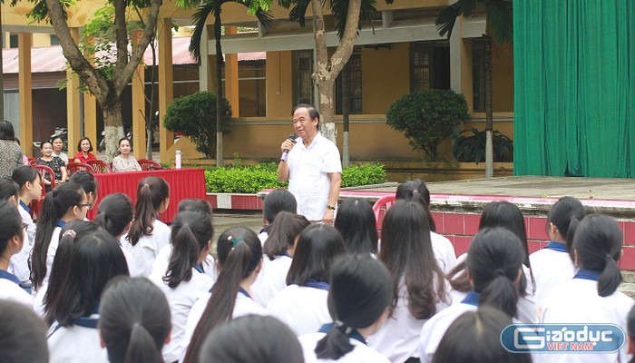 Giáo sư Nguyễn Lân Dũng cho rằng, cơ hội cho các bạn trẻ trong thời đại cách mạng công nghiệp 4.0 là rất nhiều (ảnh Trinh Phúc).