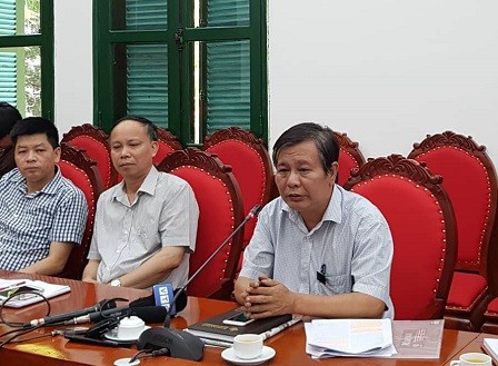 Ông Lê Ngọc Quang (bên phải) trả lời báo chí tại buổi họp báo ngày 11/7 (ảnh Trinh Phúc).