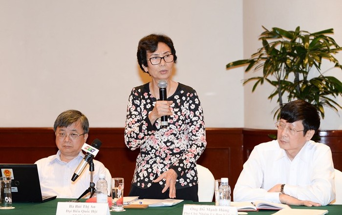 Bà Bùi Thị An đại biểu Quốc hội khóa 13 cho rằng: muốn kiểm soát quyền lực thì mọi chuyện phải minh bạch (ảnh quochoi.vn).