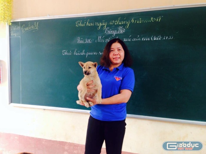 Cô giáo Phạm Thị Diệu 51 tuổi, giáo viên trường Tiểu học số 2 thị trấn Tân Uyên, huyện Tân Uyên, tỉnh Lai Châu (ảnh do nhân vật cung cấp).