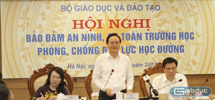 Bộ trưởng Phùng Xuân Nhạ phát biểu tại hôi nghị (ảnh Trinh Phúc).