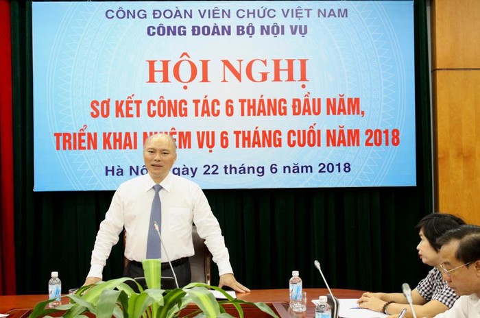 Ông Vũ Đăng Minh cho rằng, nếu được cử đi học thì giáo viên không phải đóng tiền học phí (ảnh: moha.gov.vn).