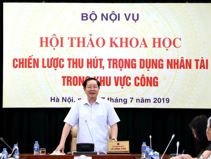 Bộ trưởng Lê Vĩnh Tân, phát biểu tại hội thảo khoa học &quot;Chiến lược thu hút, trọng dụng nhân tài trong khu vực công&quot; - nguồn Bộ nội vụ.