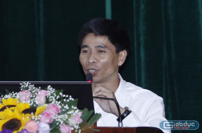 Thầy Trương Đinh Thăng, Phó hiệu trưởng Trường Cao đẳng sư phạm Quảng Trị lo lắng cho sự tồn tại của các trường Cao đẳng sư phạm hiện nay (ảnh Trinh Phúc).