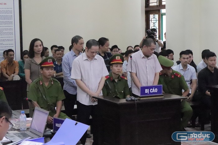 Những điều phi lý vẫn được các bị cáo nêu ra tại Tòa trước sự chứng kiến của đông đảo dư luận tỉnh Hà Giang và cử tri cà nước. (Ảnh: Trinh Phúc)