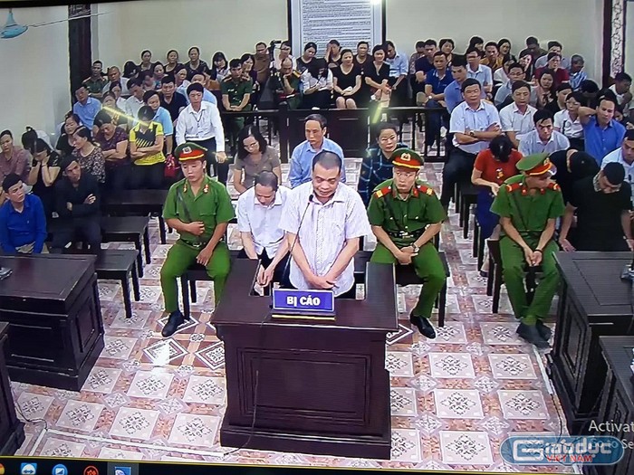 Bị cáo Nguyễn Thanh Hoài tại phiên xét xử chiều 14/10 (ảnh Trinh Phúc).